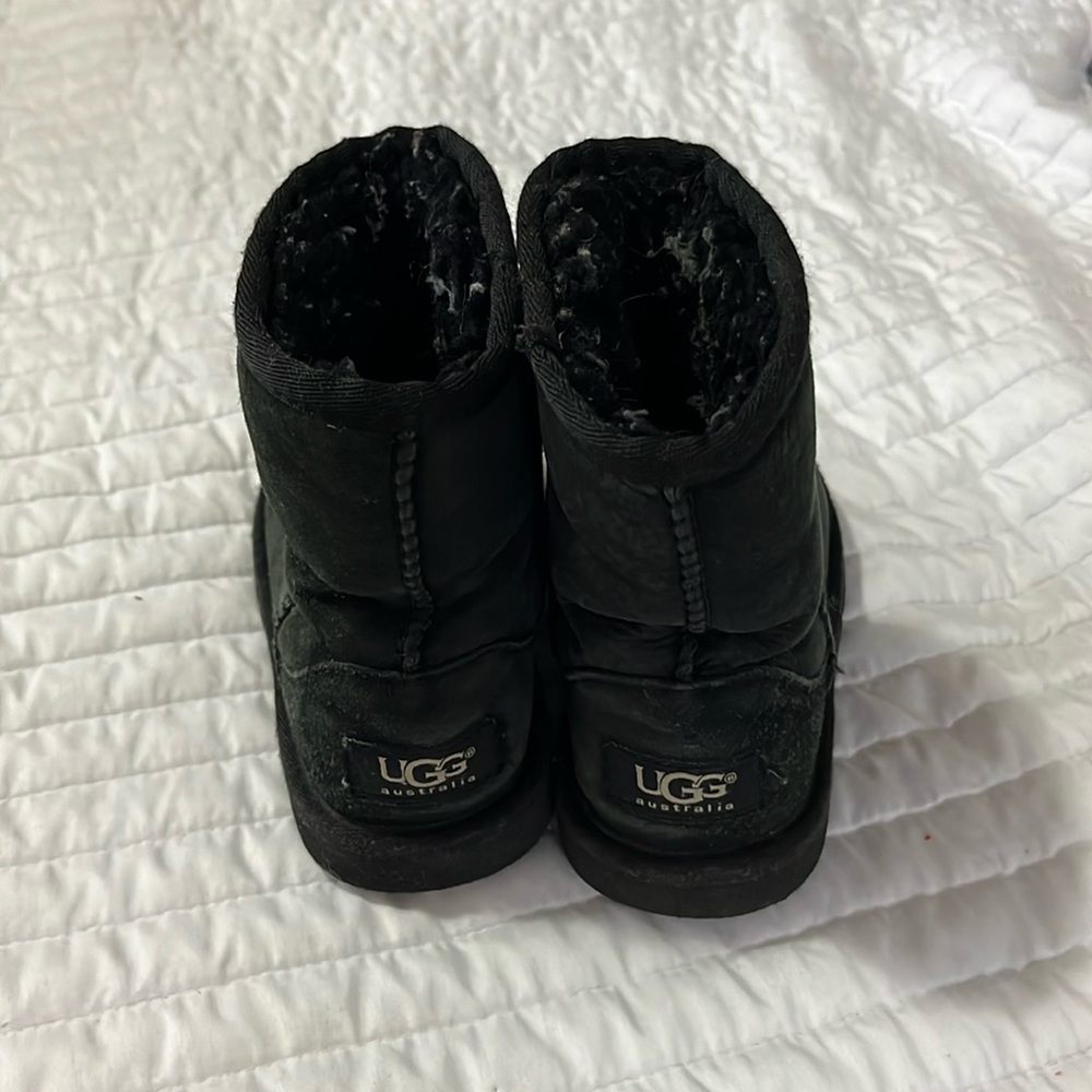 Kids black Uggs size 10